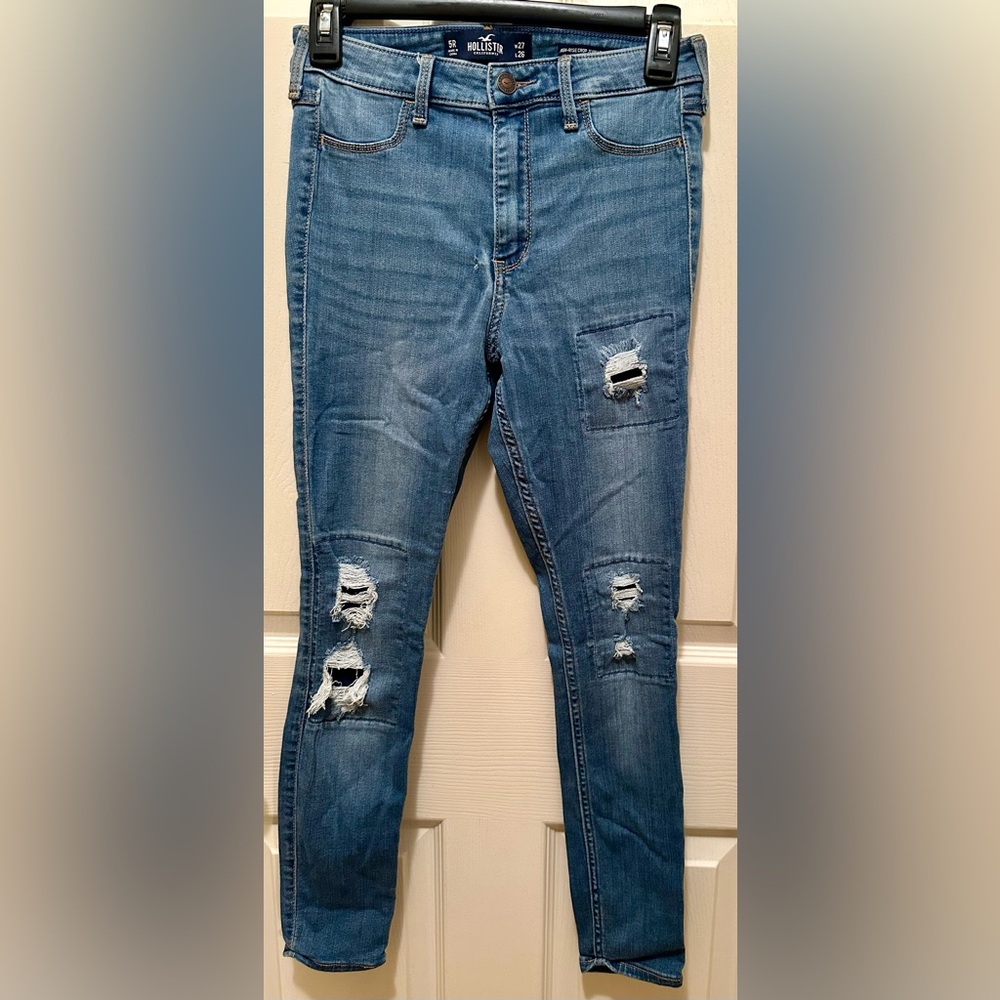Hollister High Rise Blue Jeans with Light Wash, Never Worn!